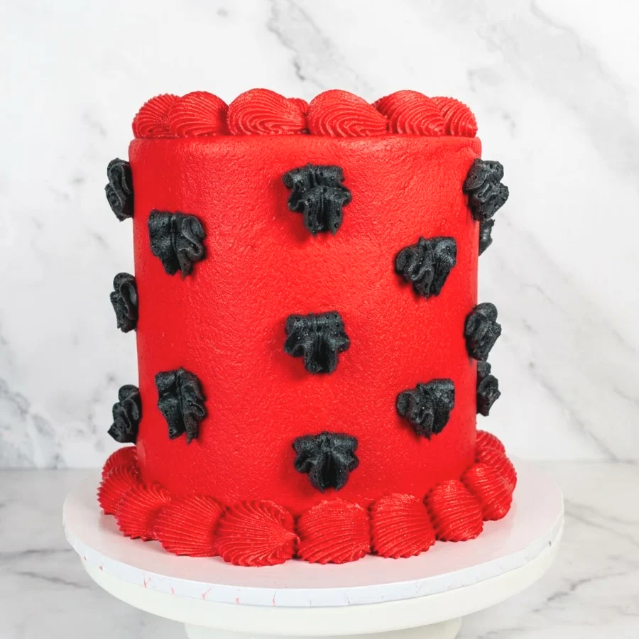 Buttercream Ribbon Vintage in Red Cake - Image 4