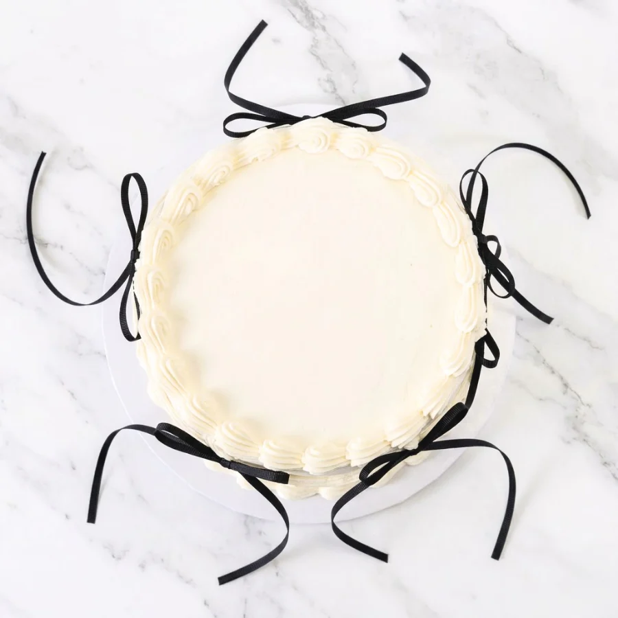 White Vintage Ribbon Cake - Image 4